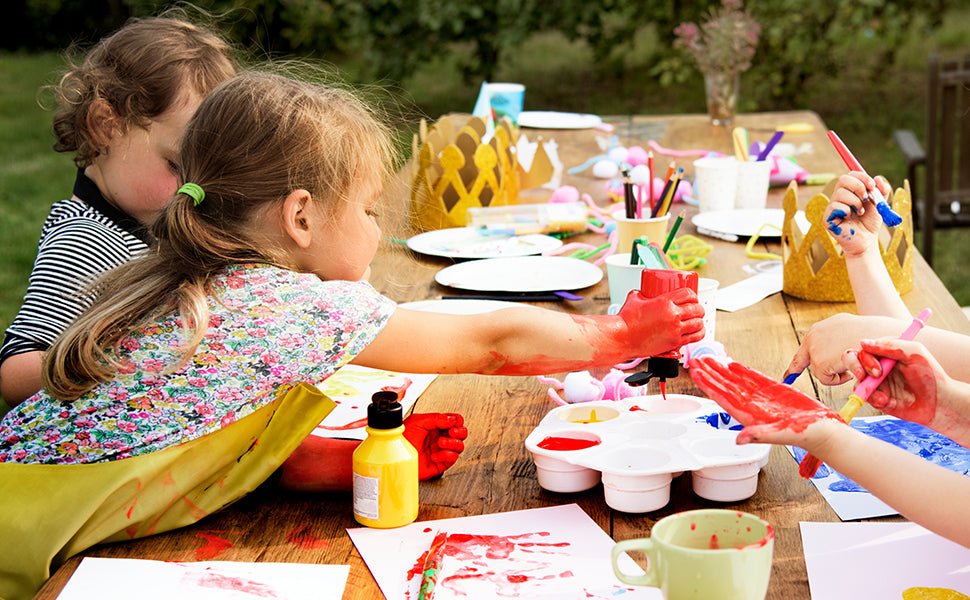 Outdoor Art: Creative Ideas for Painting, Drawing and Crafting Outside – TP Toys