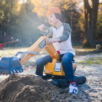 A child playing with the TP Toys Falk Power Builder Digger with Opening Seat can operate its articulated shovel and enjoy exciting 360° spins.